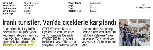 İRANLI TURİSTLER VAN'DA ÇİÇEKLERLE KARŞILANDI