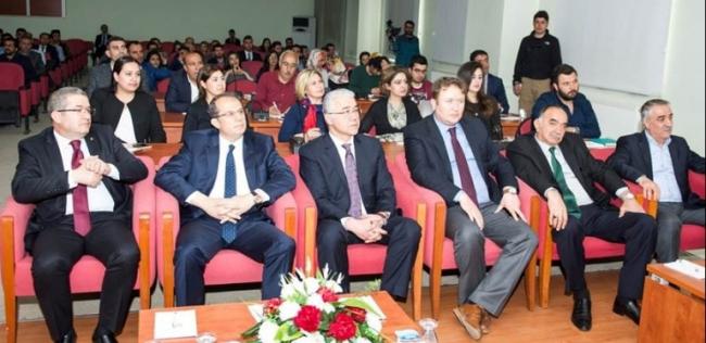  Van Yüzüncü Yıl Üniversitesi (YYÜ) ile Van Ticaret ve Sanayi Odası (VAN TSO) işbirliğinde “Van-İran Hedef Pazar ve Müşteri İlişkileri Yönetim Stratejileri” konulu bir panel gerçekleştirildi.  Van’da İran pazarı masaya yatırıldı