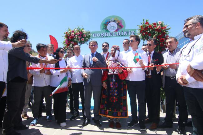 VAN TSO GASTRONOMİ FESTİVALİNDE AYRAN AŞI DAĞITTI