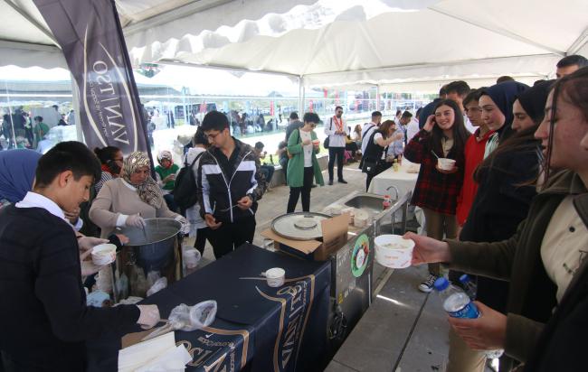 VAN TSO GASTRONOMİ FESTİVALİNDE AYRAN AŞI DAĞITTI