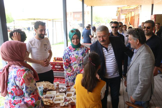 Dünya Kahvaltı Günü Van Kalesi'nde Dünya Kahvaltı Günü kutlandı