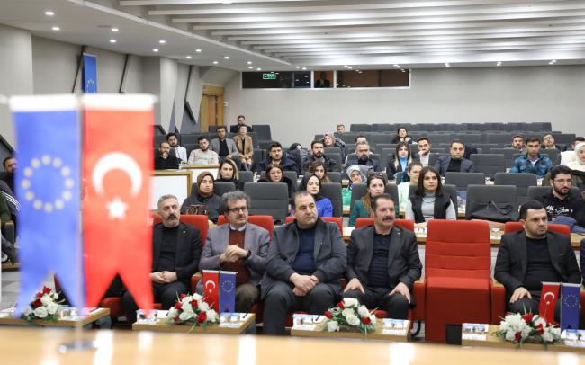 SEMİNER 'Medya Okuryazarlığı ve Dezenformasyon Semineri'