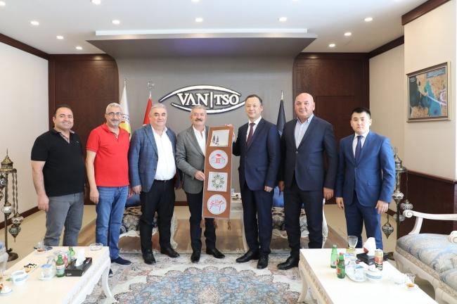 ZİYARET Ruslan Kazakbaev'i Van TSO'yu ziyaret etti