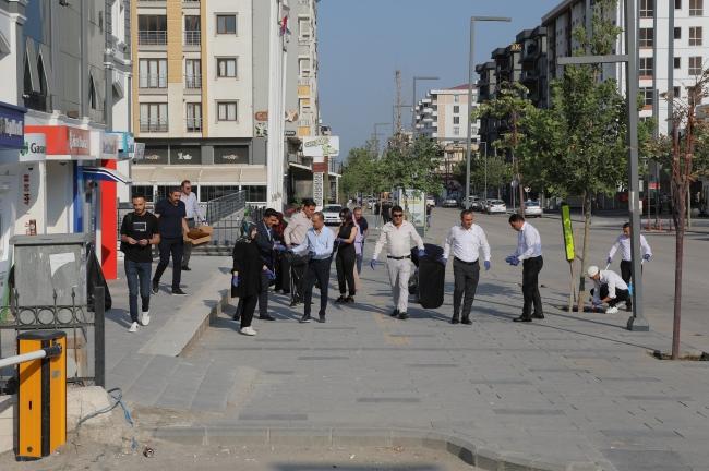 Başkan Takva'dan Yerlere çöp dökme meselesine trajikomik tepki!