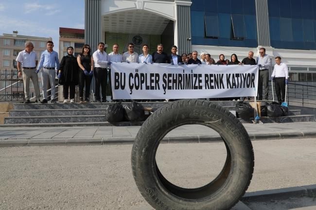 Başkan Takva'dan Yerlere çöp dökme meselesine trajikomik tepki!