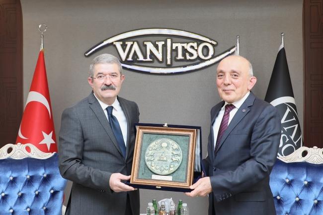 ZİYARET   Türkiye Bilişim Derneği'nden Van TSO'ya ziyaret