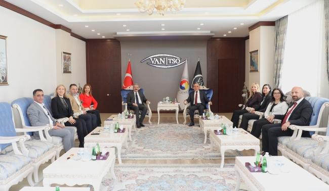 ZİYARET   Türkiye Bilişim Derneği'nden Van TSO'ya ziyaret