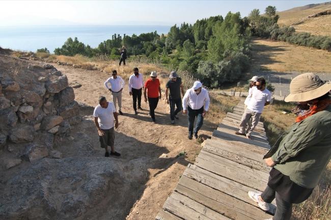 VAN TSO YÖNETİMİ AYANİS KALESİ KAZI ÇALIŞMALARINI İNCELEDİ