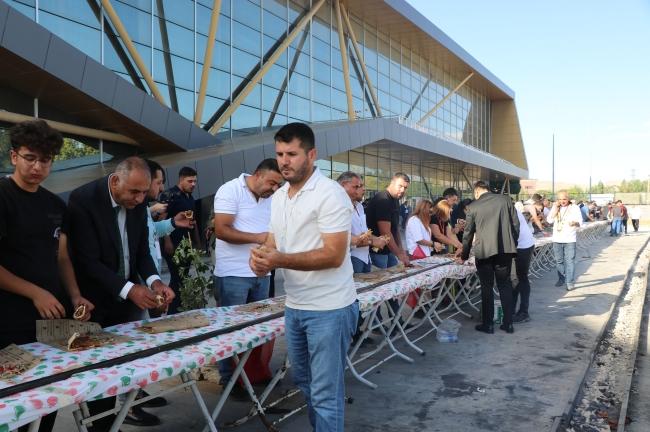 FUAR Van Gurme ve Gastronomi Fuarı'nda '65 metre kebap' rekoru