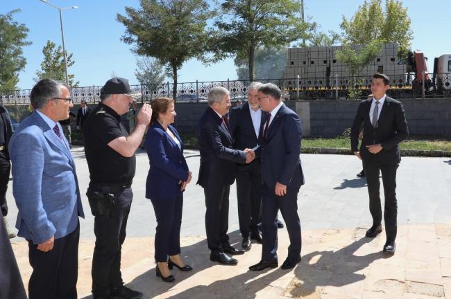 AÇILIŞ Van'ın binlerce yıllık mutfak mirasını dünyaya taşıyan fuar açıldı