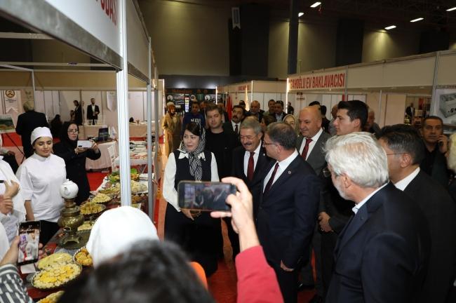 AÇILIŞ Van'ın binlerce yıllık mutfak mirasını dünyaya taşıyan fuar açıldı