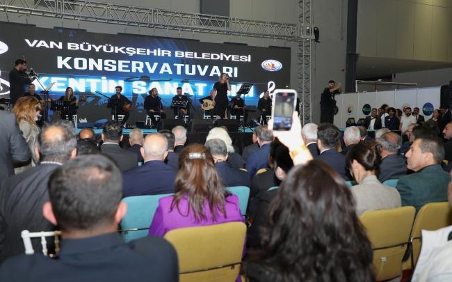 AÇILIŞ Van'ın binlerce yıllık mutfak mirasını dünyaya taşıyan fuar açıldı