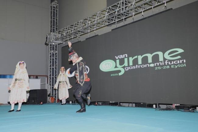 AÇILIŞ Van'ın binlerce yıllık mutfak mirasını dünyaya taşıyan fuar açıldı