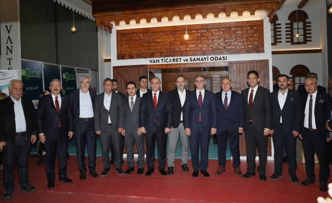 AÇILIŞ Van'ın binlerce yıllık mutfak mirasını dünyaya taşıyan fuar açıldı