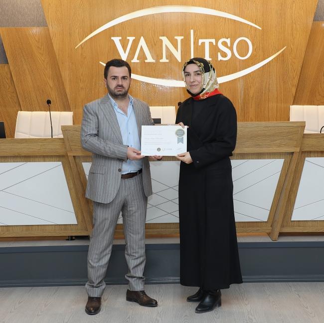 Sertifika Töreni Van TSO'da Hakemler Eğitimi Sertifika Töreni düzenlendi