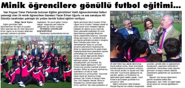 MİNİK ÖĞRENCİLERE GÖNÜLLÜ FUTBOL EGİTİMİ...