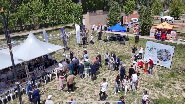 Dünya Kahvaltı Günü   Van’ın doğa harikasında kutlandı