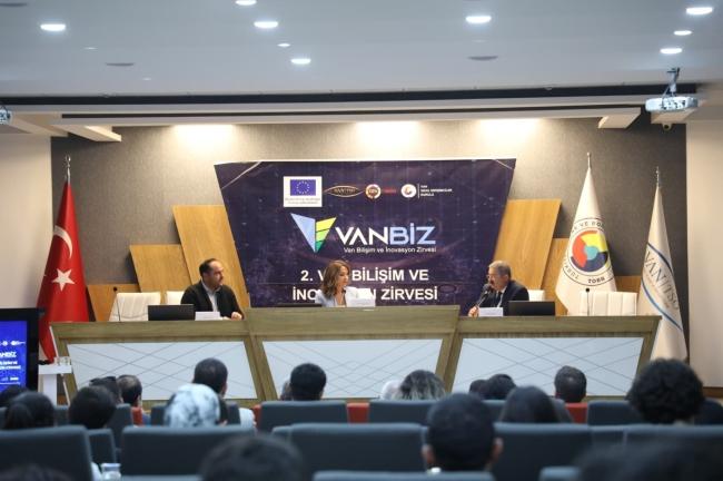 Van Bilişim   ve İnovasyon Zirvesi büyük ilgi gördü