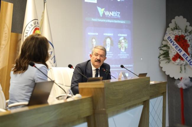 Van Bilişim   ve İnovasyon Zirvesi büyük ilgi gördü