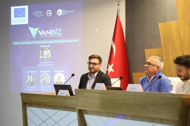 Van Bilişim   ve İnovasyon Zirvesi büyük ilgi gördü