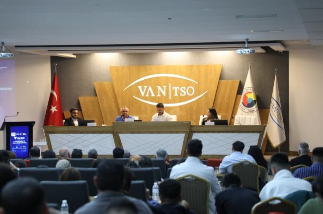 Van Bilişim   ve İnovasyon Zirvesi büyük ilgi gördü