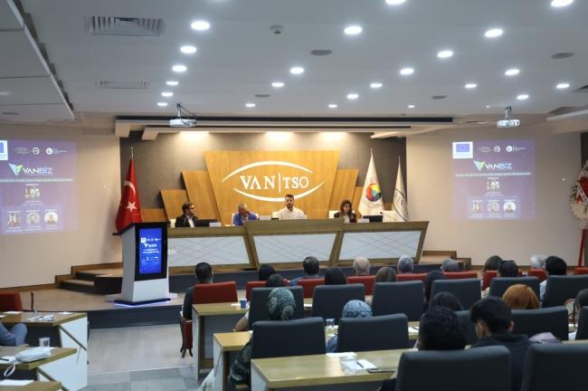 Van Bilişim   ve İnovasyon Zirvesi büyük ilgi gördü