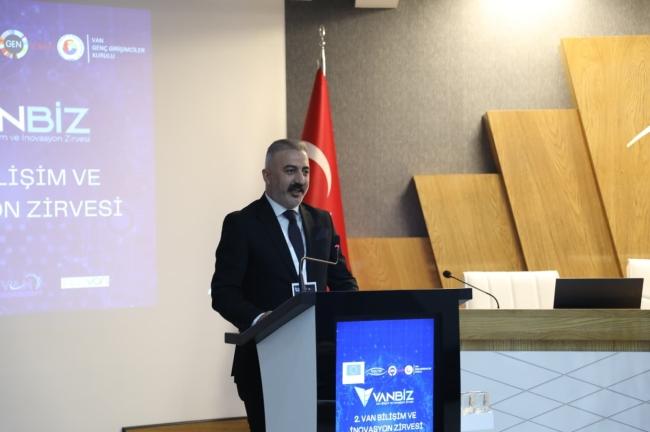 Van Bilişim   ve İnovasyon Zirvesi büyük ilgi gördü