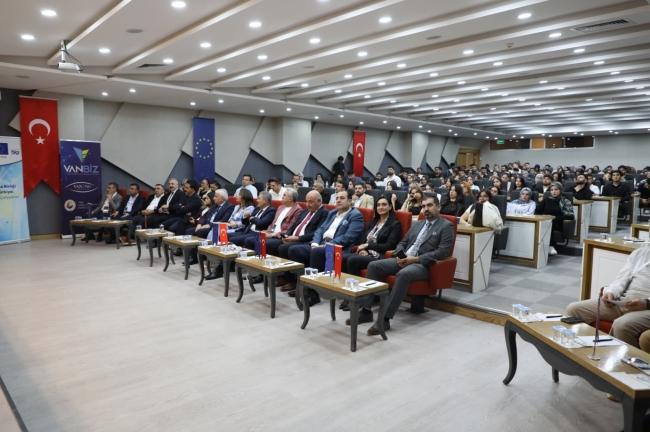 Van Bilişim   ve İnovasyon Zirvesi büyük ilgi gördü