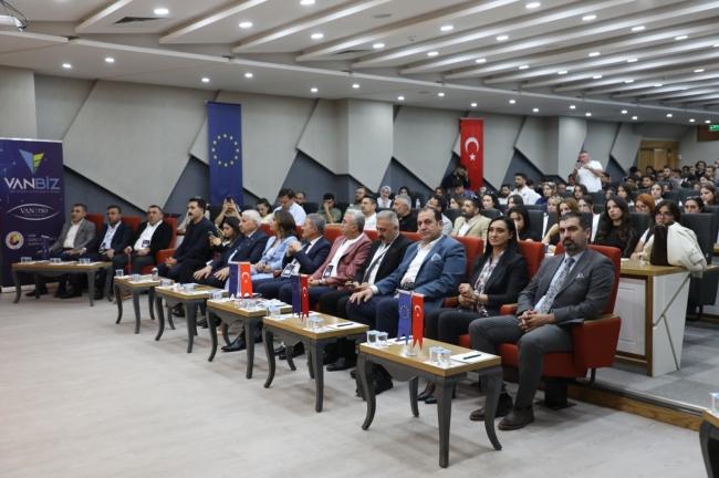 Van Bilişim   ve İnovasyon Zirvesi büyük ilgi gördü