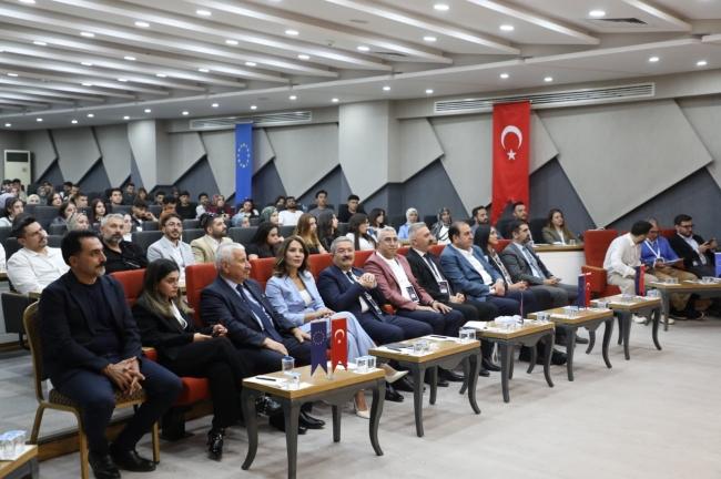 Van Bilişim   ve İnovasyon Zirvesi büyük ilgi gördü