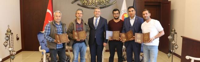 Van TSO’dan başarılı sanatçılara şeref beratı